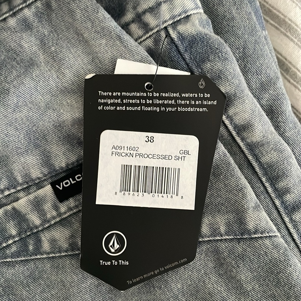 Volcom Men’s Shorts - Picture 4 of 4